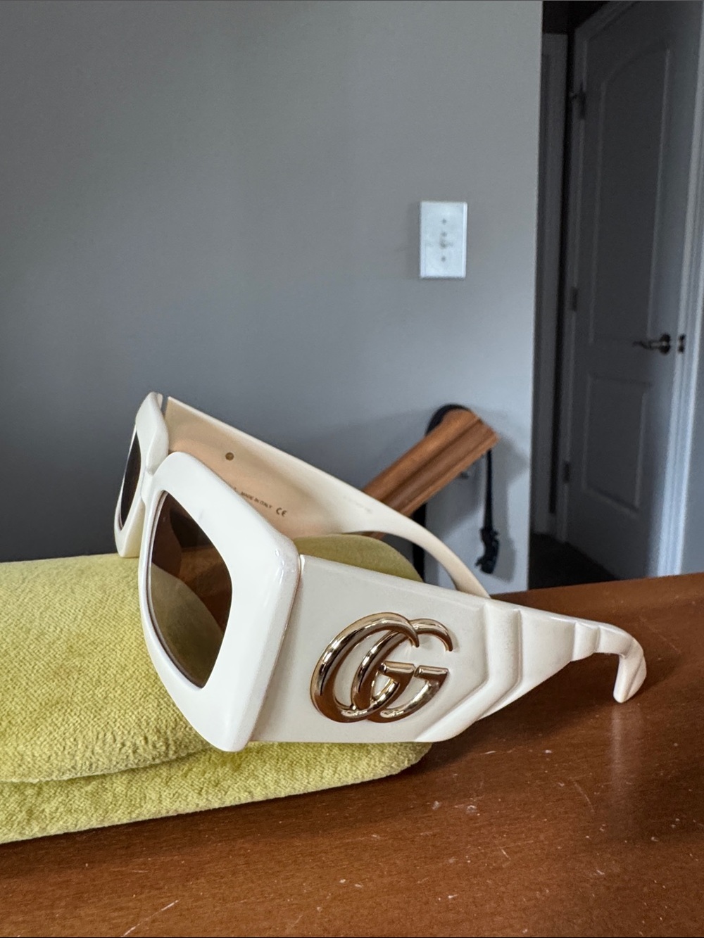 Authentic Gucci Cream Sunglasses with Gold Double-G Accents - Picture 5 of 17